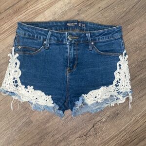 Iris Los Angeles Women's Blue and White lace Shorts Size Small. Like new